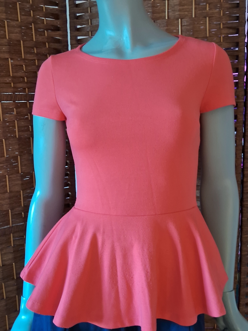 🌟 3/$30. Coral Peplum Short Sleeve Top
